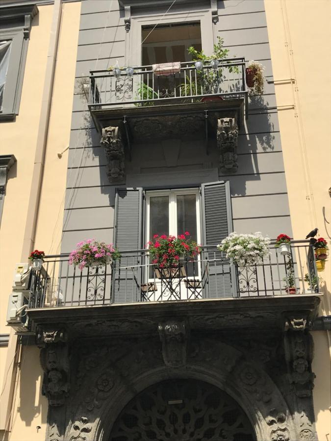 Corno Napoletano Free Parking For Small Cars Only Napoli Bagian luar foto