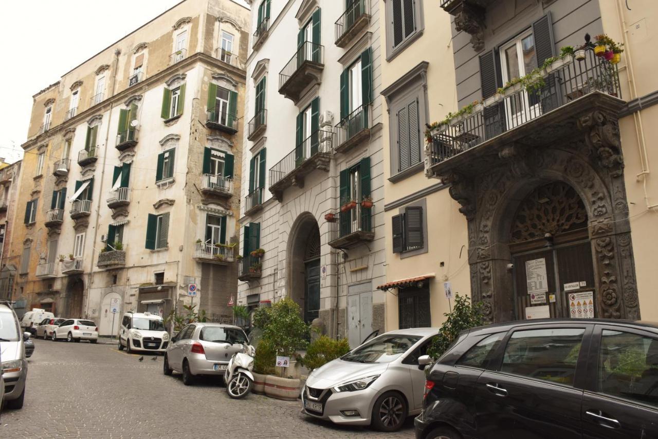 Corno Napoletano Free Parking For Small Cars Only Napoli Bagian luar foto