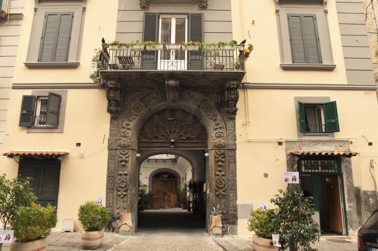 Corno Napoletano Free Parking For Small Cars Only Napoli Bagian luar foto
