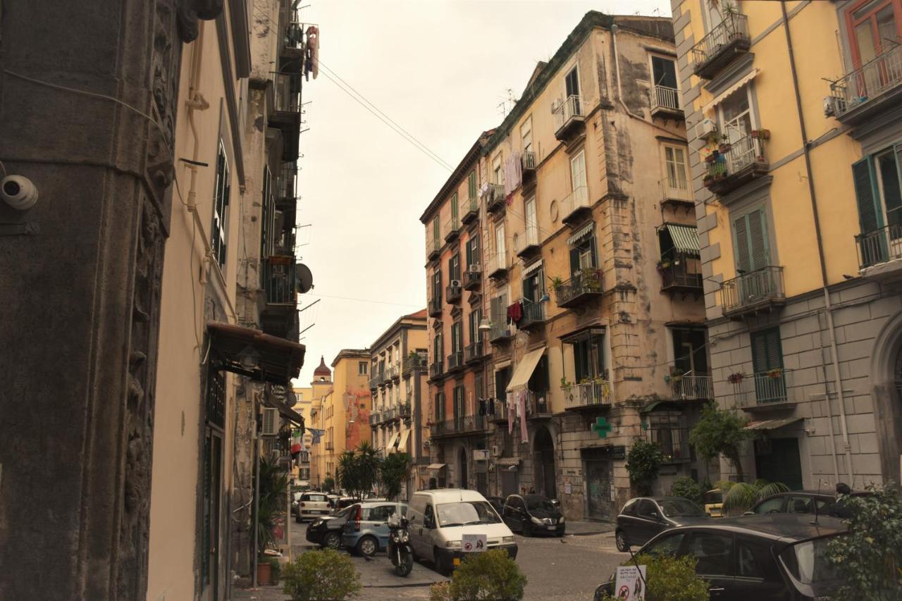 Corno Napoletano Free Parking For Small Cars Only Napoli Bagian luar foto