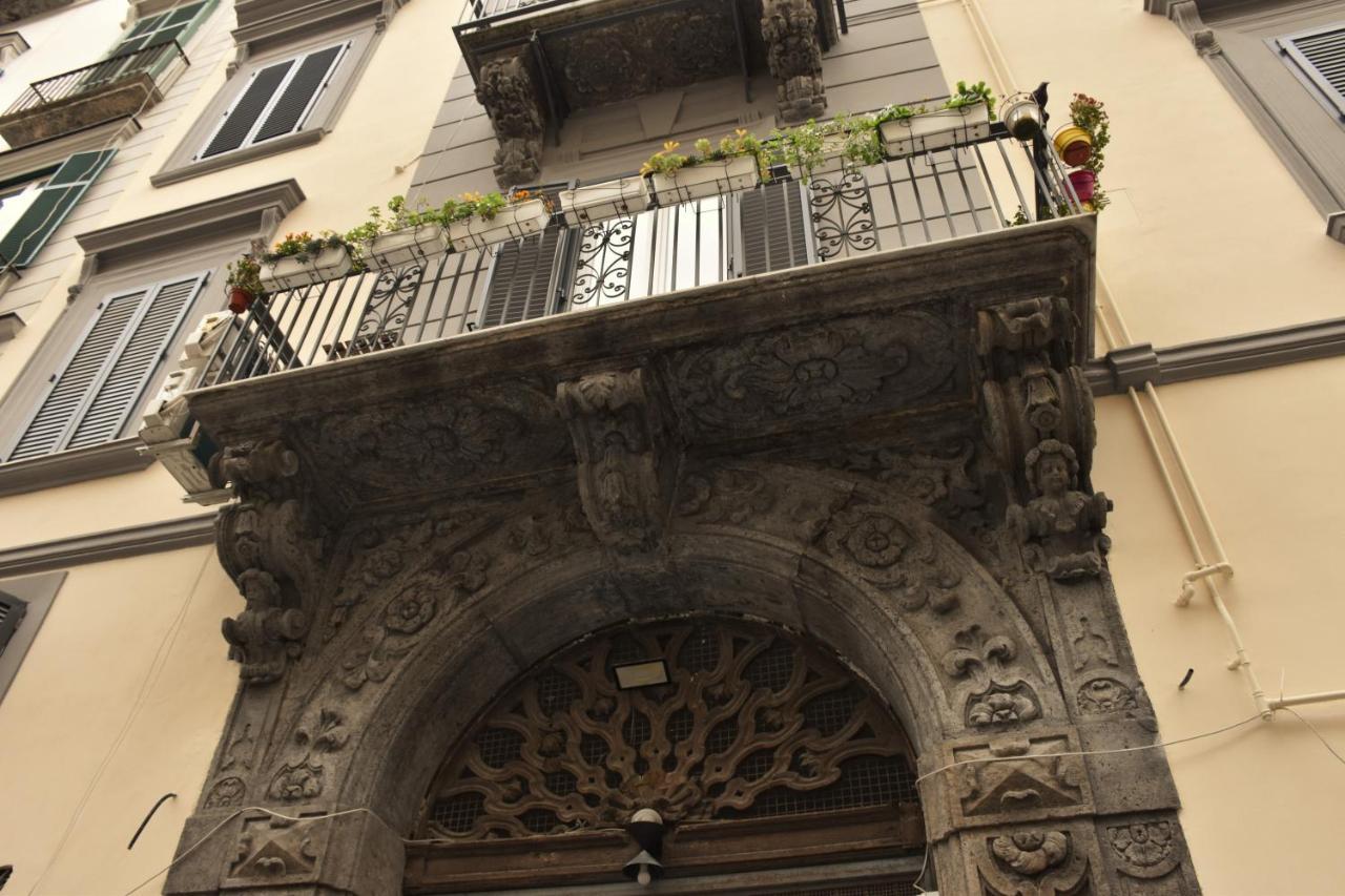 Corno Napoletano Free Parking For Small Cars Only Napoli Bagian luar foto