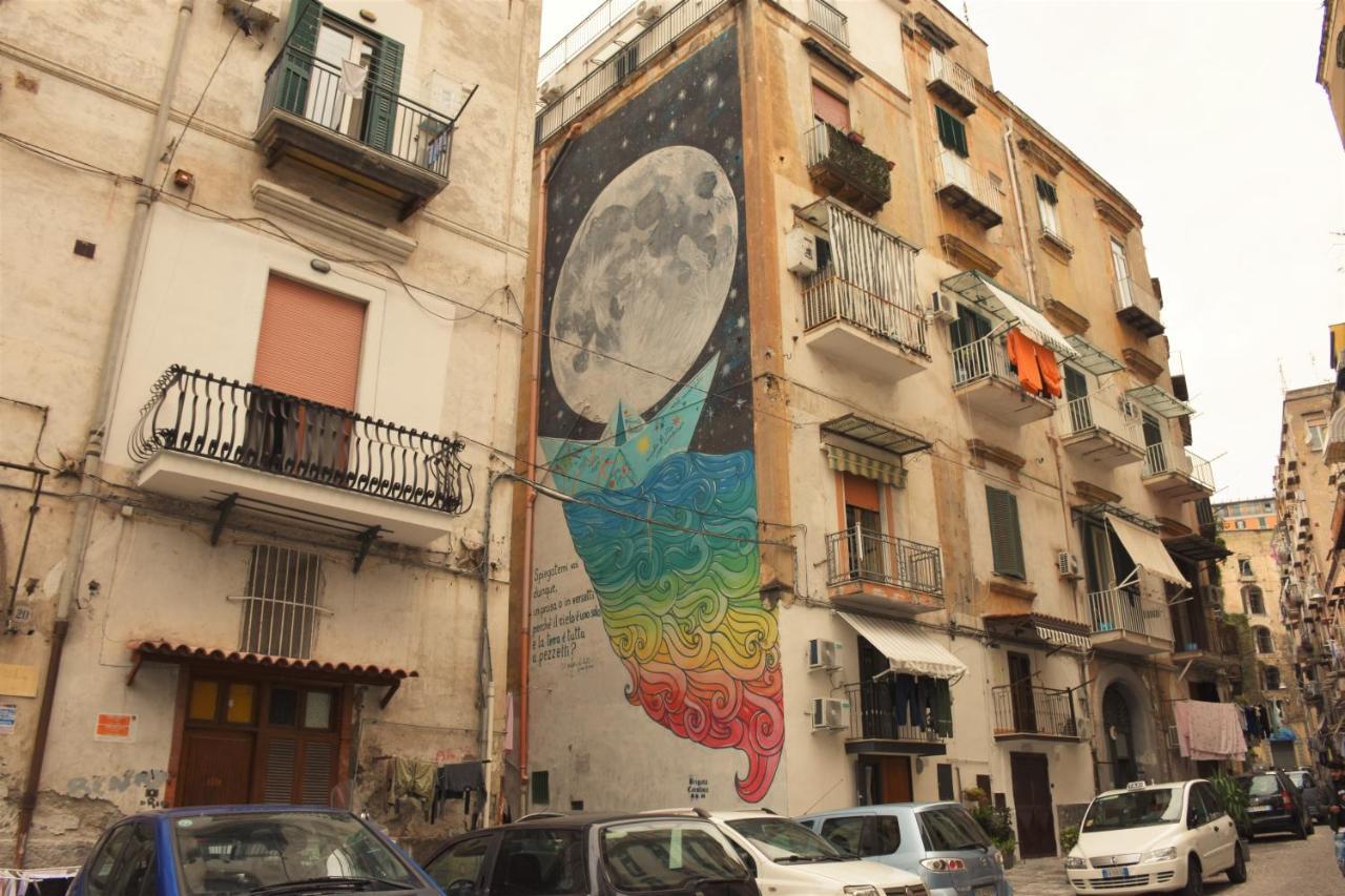 Corno Napoletano Free Parking For Small Cars Only Napoli Bagian luar foto
