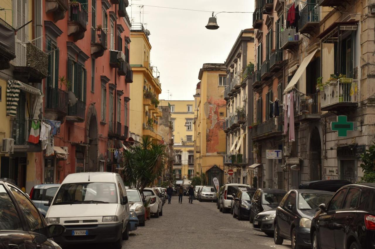 Corno Napoletano Free Parking For Small Cars Only Napoli Bagian luar foto